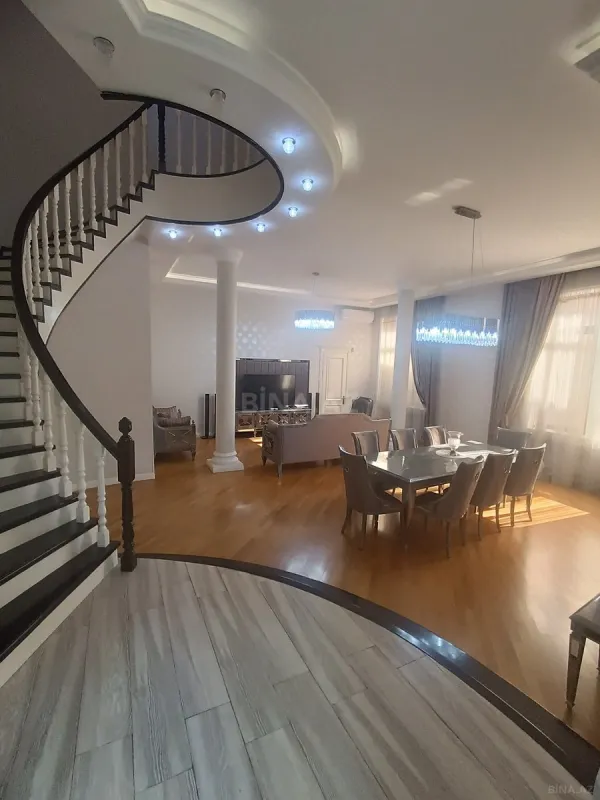 Satılır 5 otaqlı həyət evi 300 m²