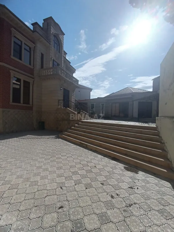 Satılır 5 otaqlı həyət evi 300 m²