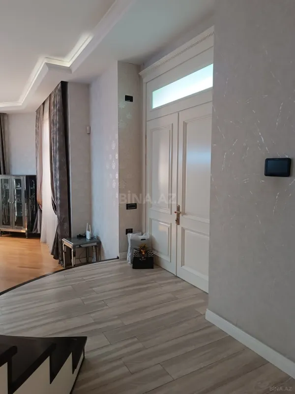 Satılır 5 otaqlı həyət evi 300 m²