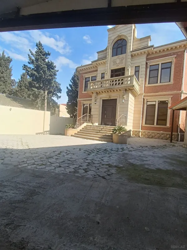 Satılır 5 otaqlı həyət evi 300 m²