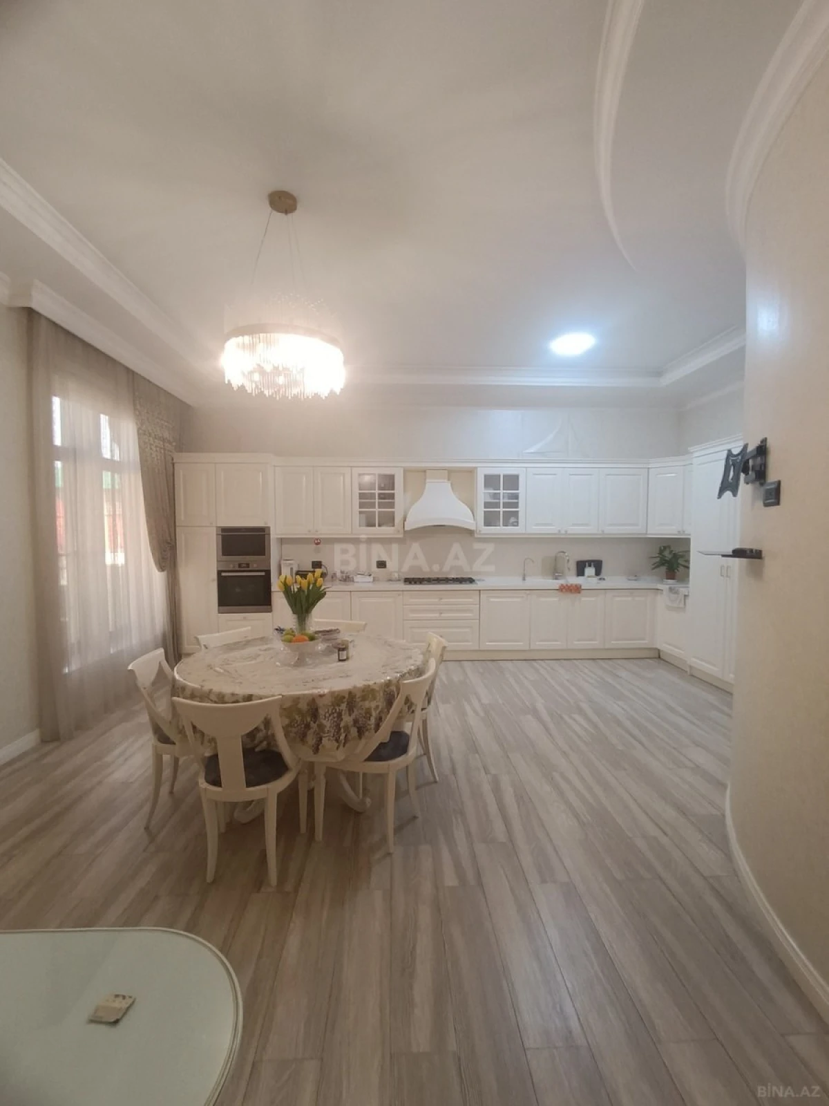 Satılır 5 otaqlı həyət evi 300 m²