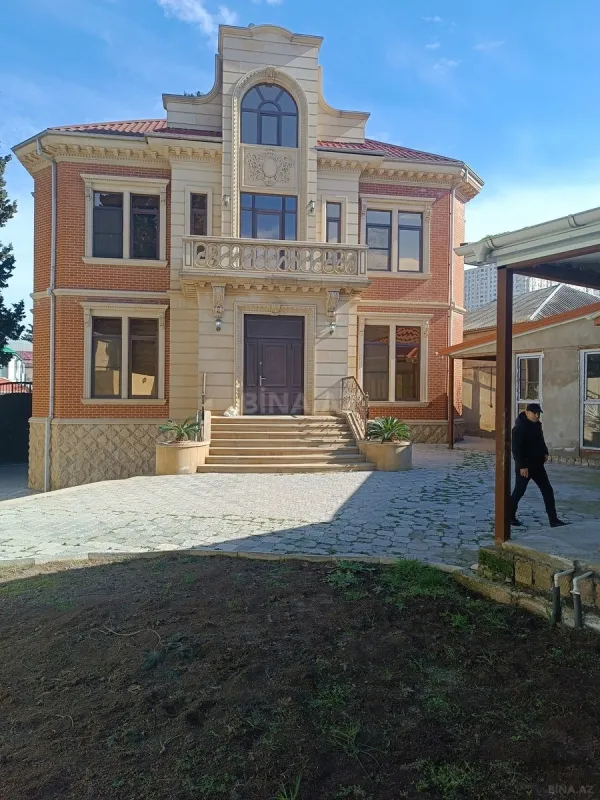 Satılır 5 otaqlı həyət evi 300 m²