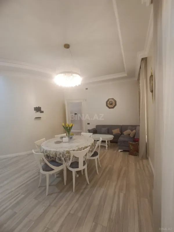 Satılır 5 otaqlı həyət evi 300 m²