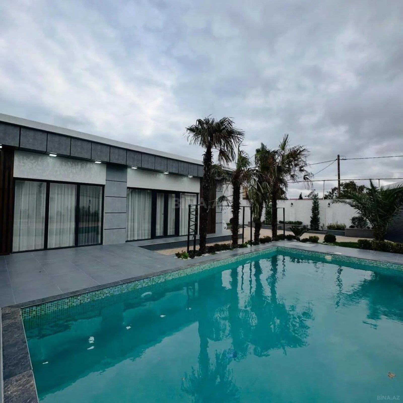 Kirayə verilir 4 otaqlı həyət evi 240 m²