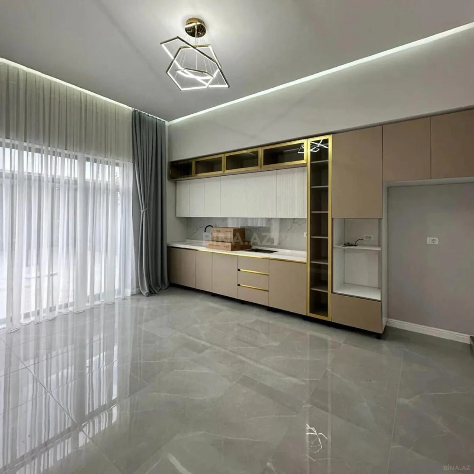 Kirayə verilir 4 otaqlı həyət evi 240 m²