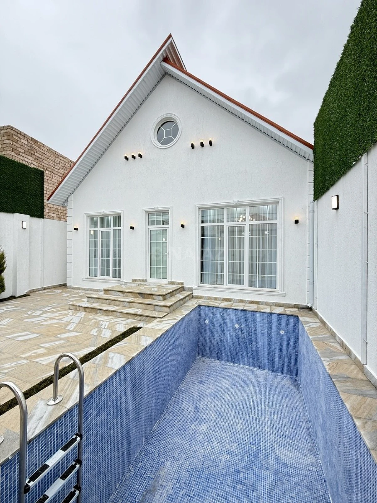 Satılır 4 otaqlı həyət evi 140 m²