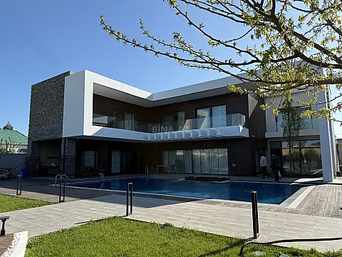 Kirayə verilir 5 otaqlı həyət evi 370 m²