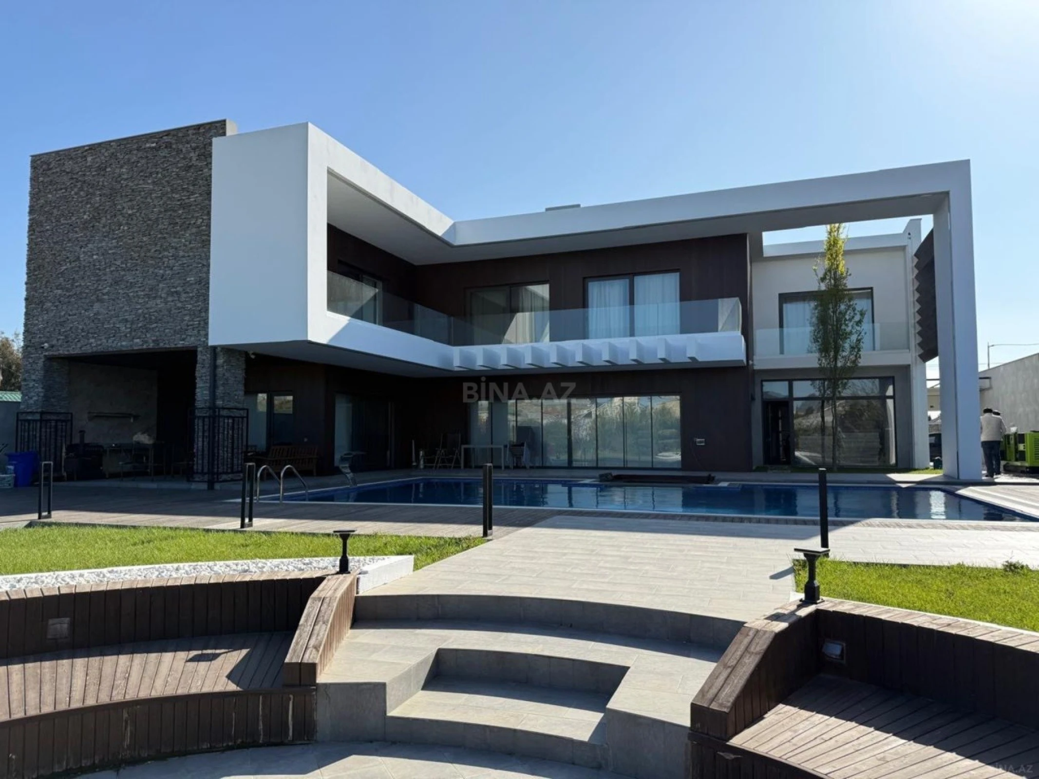 Kirayə verilir 5 otaqlı həyət evi 370 m²