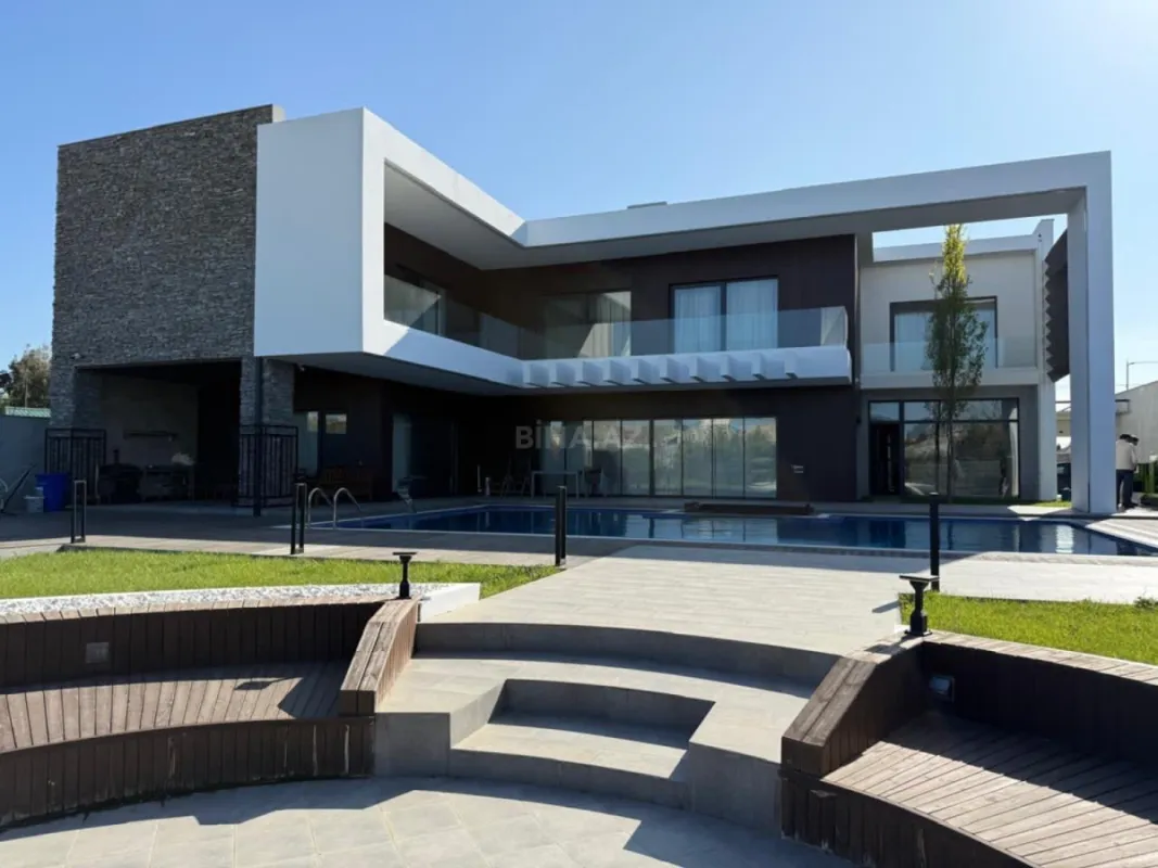 Kirayə verilir 5 otaqlı həyət evi 370 m²