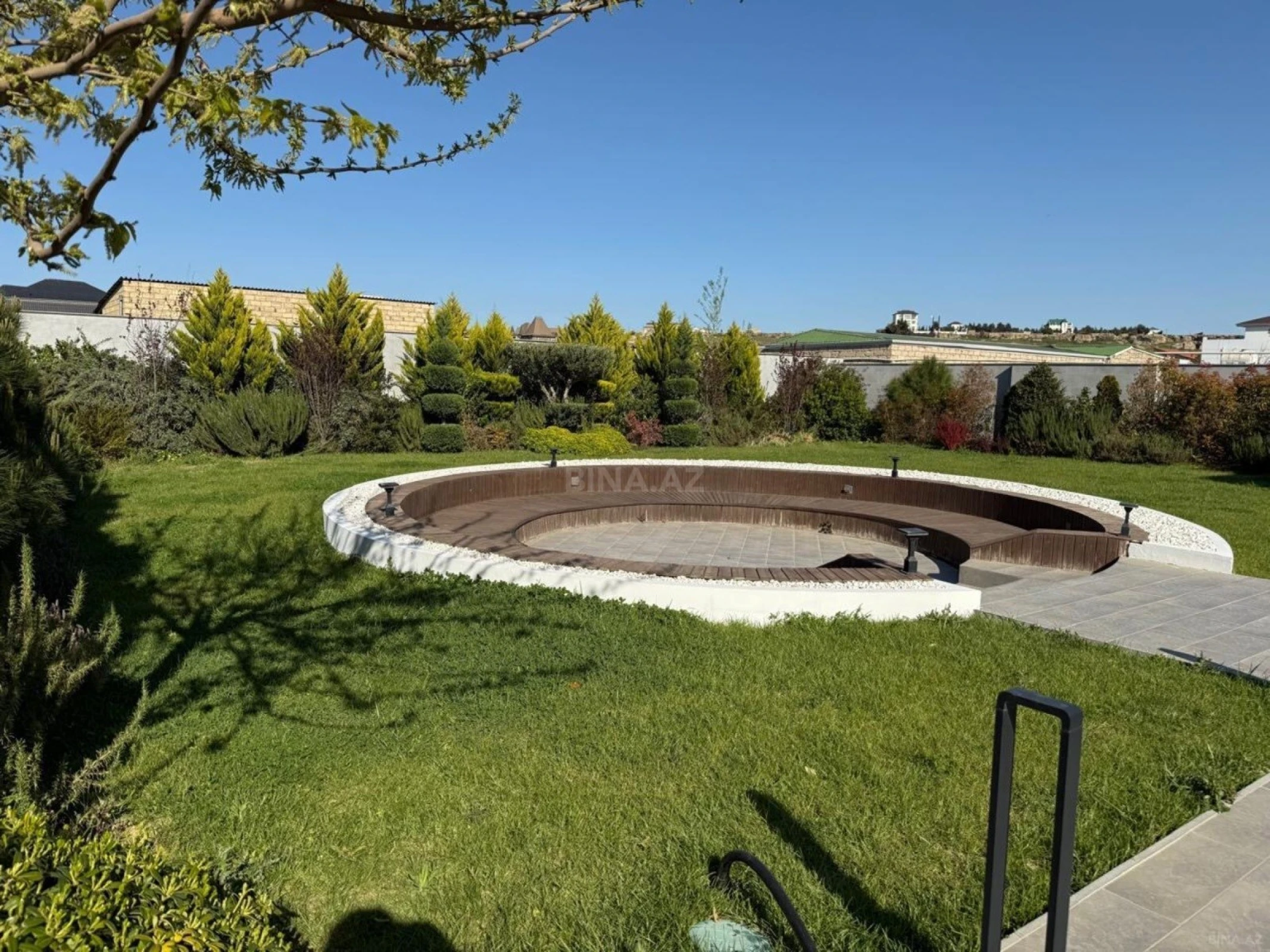 Kirayə verilir 5 otaqlı həyət evi 370 m²