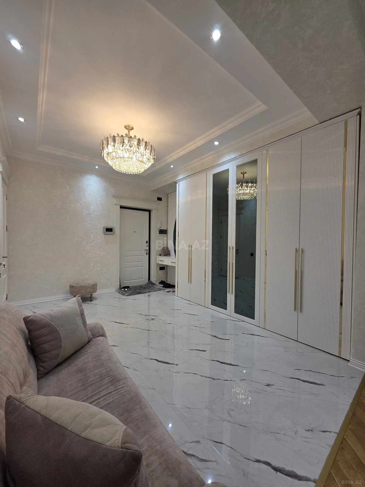 Satılır 3 otaqlı mənzil 120 m²