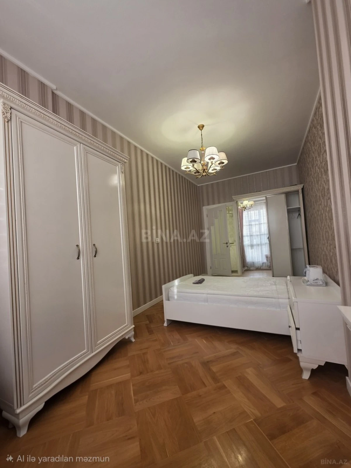 Satılır 3 otaqlı mənzil 131 m²