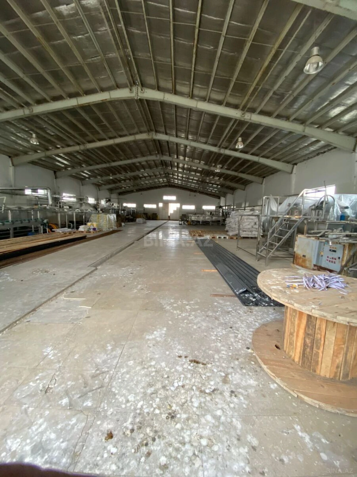 Satılır obyekt 9000 m²
