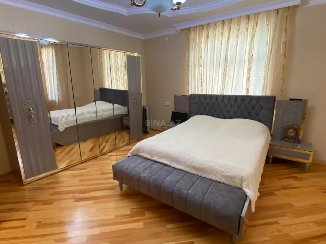 Satılır 8 otaqlı həyət evi 700 m²