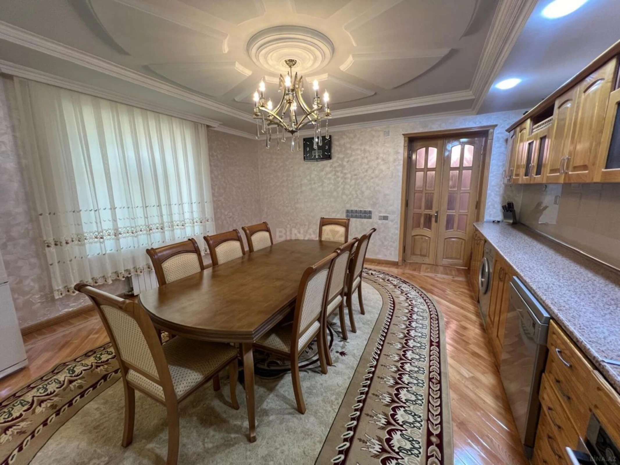 Satılır 8 otaqlı həyət evi 700 m²