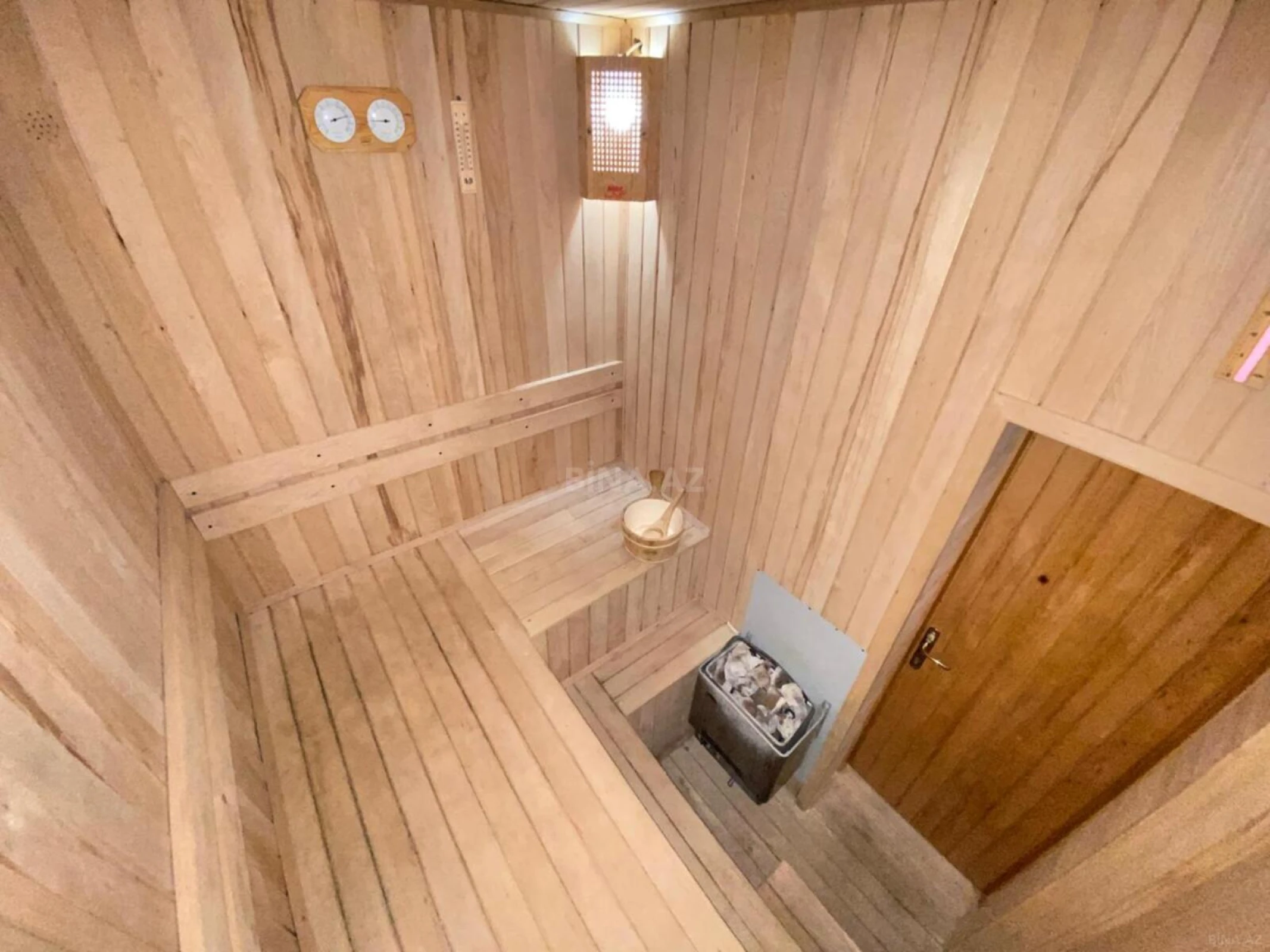 Satılır 8 otaqlı həyət evi 700 m²