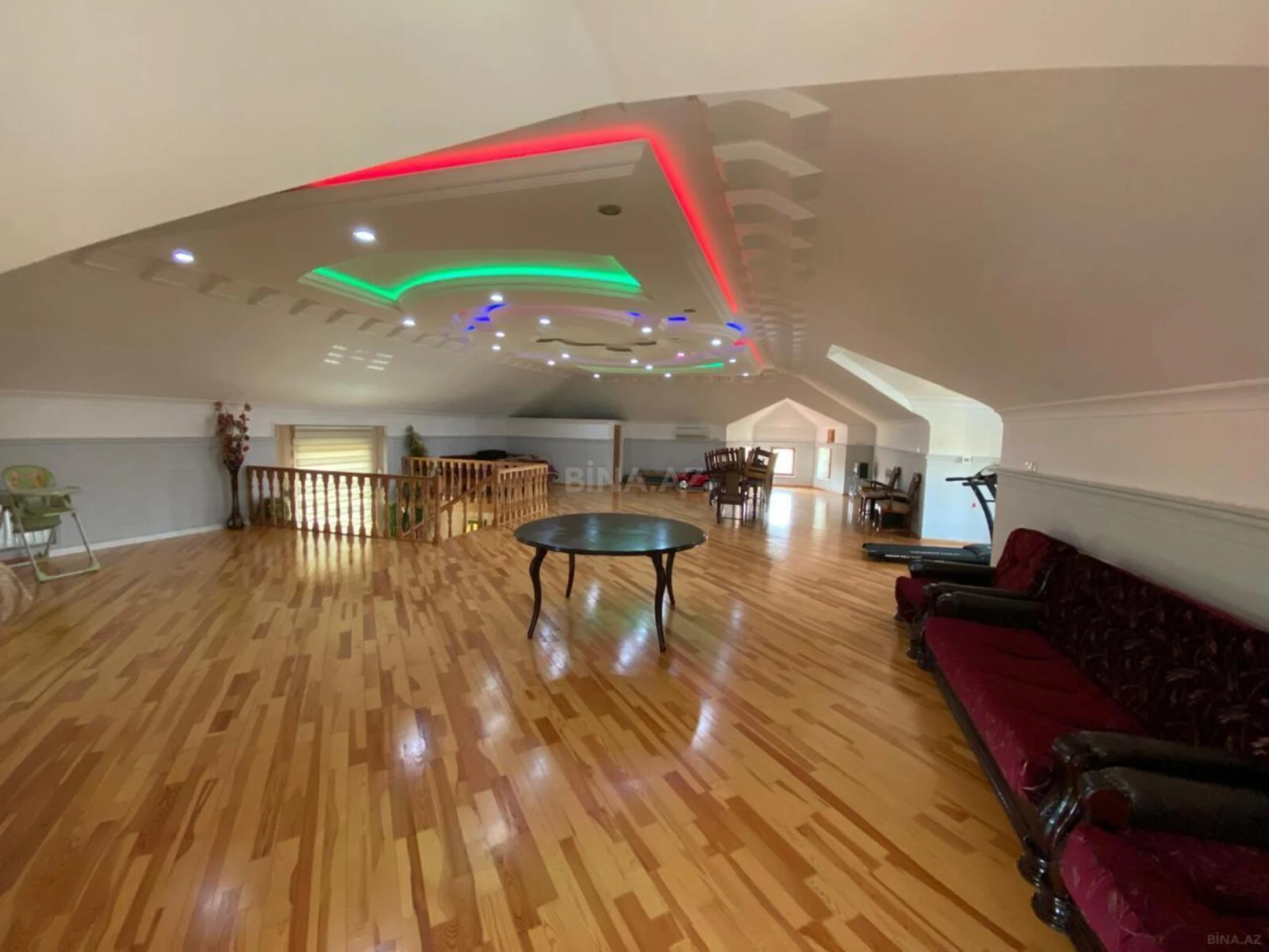 Satılır 8 otaqlı həyət evi 700 m²