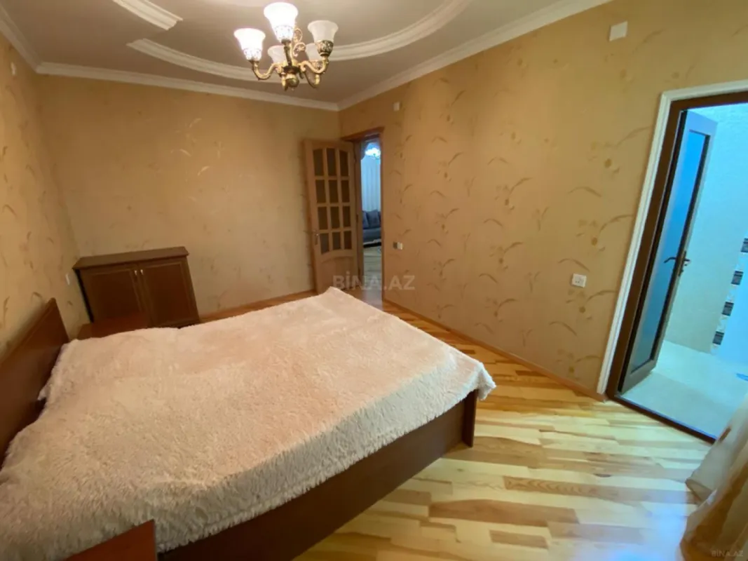 Satılır 8 otaqlı həyət evi 700 m²