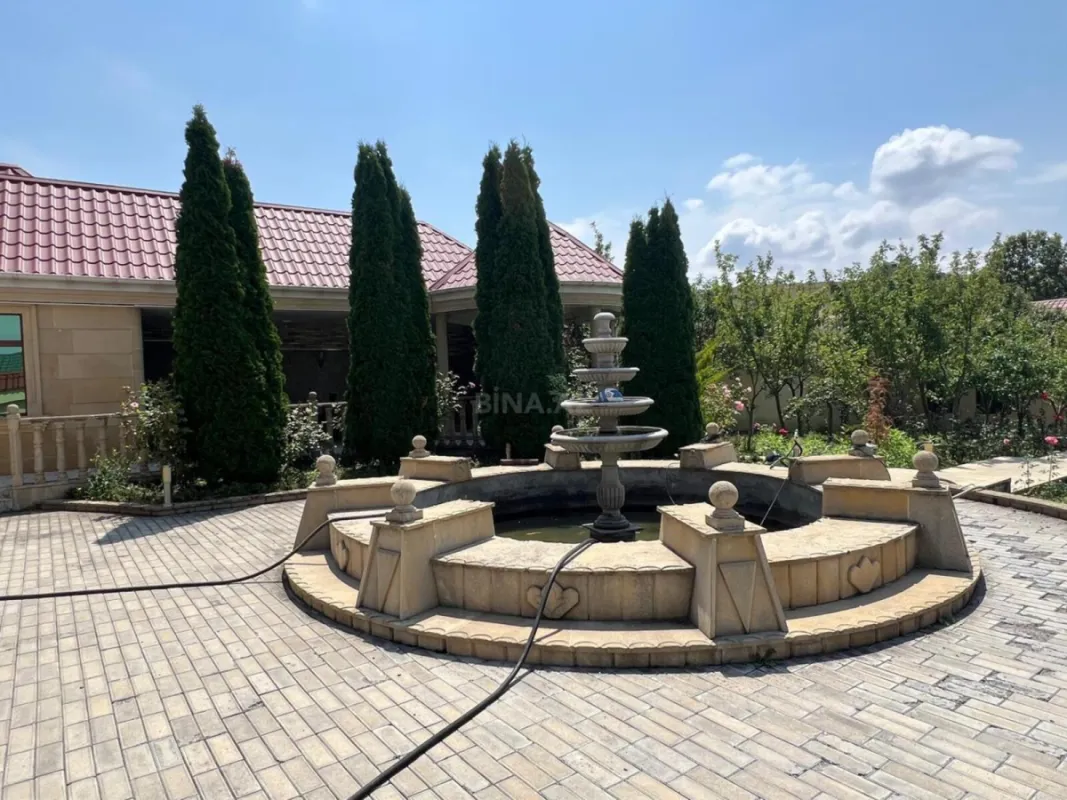 Satılır 8 otaqlı həyət evi 700 m²