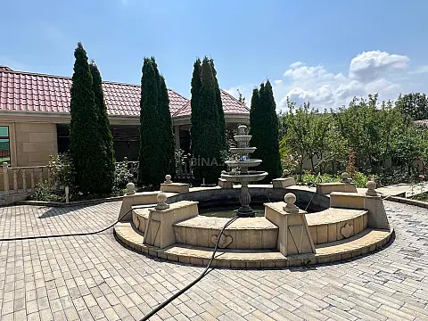 Satılır 8 otaqlı həyət evi 700 m²