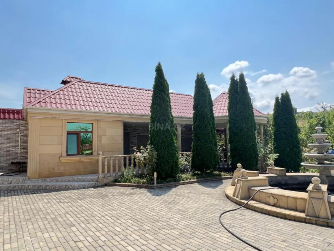 Satılır 8 otaqlı həyət evi 700 m²