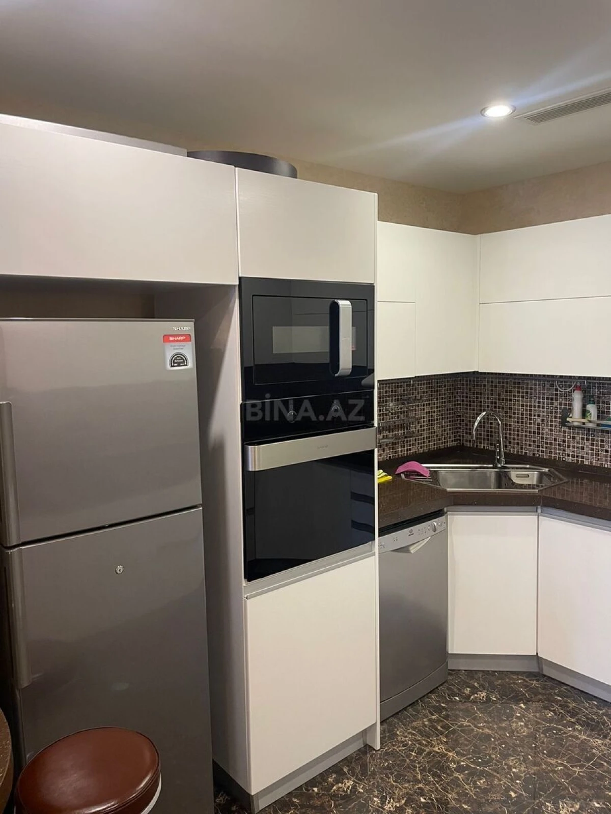 Kirayə verilir 2 otaqlı mənzil 90 m²