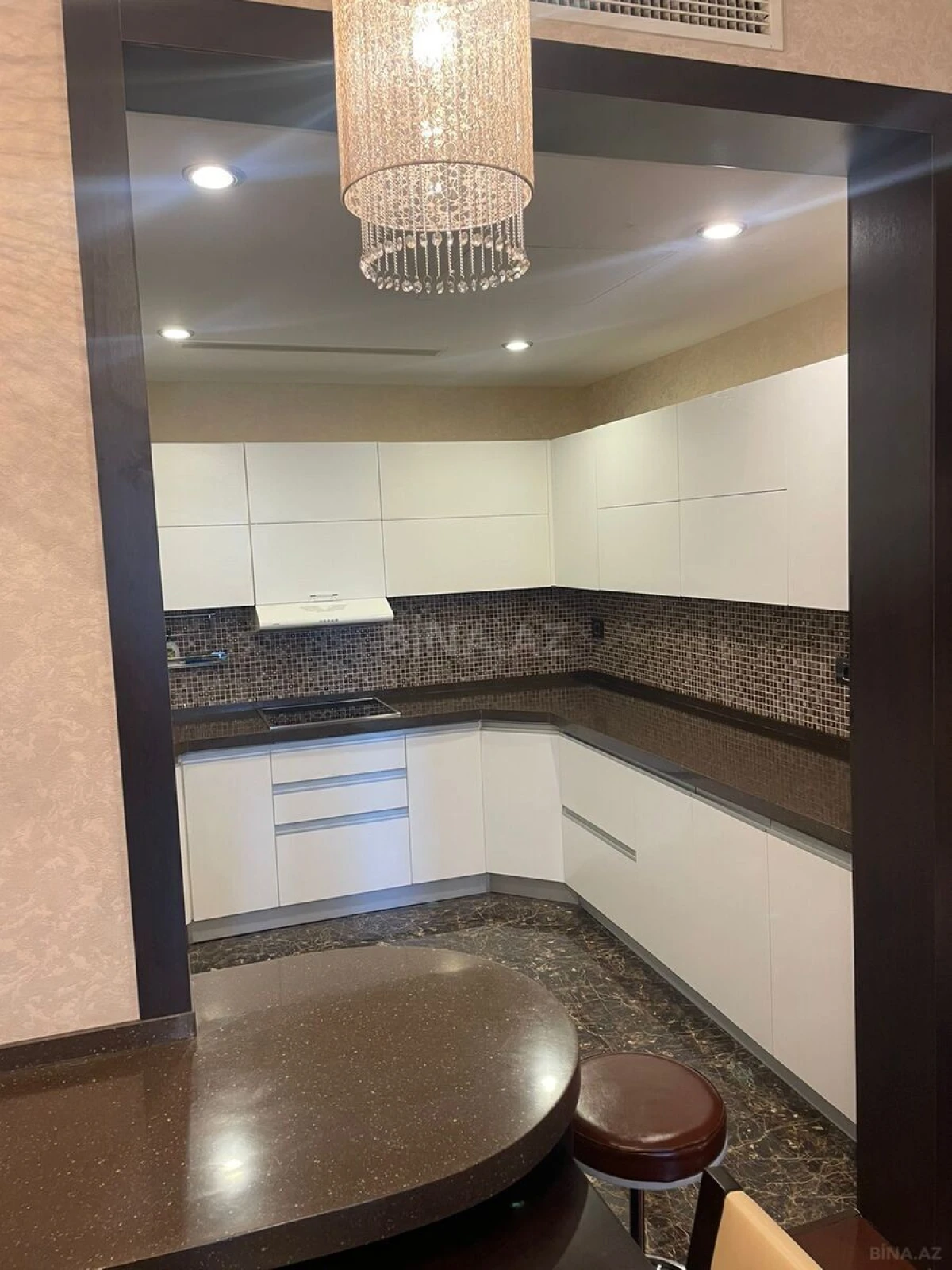 Kirayə verilir 2 otaqlı mənzil 90 m²