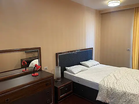 Kirayə verilir 2 otaqlı mənzil 90 m²