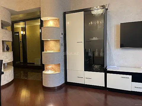Kirayə verilir 2 otaqlı mənzil 90 m²