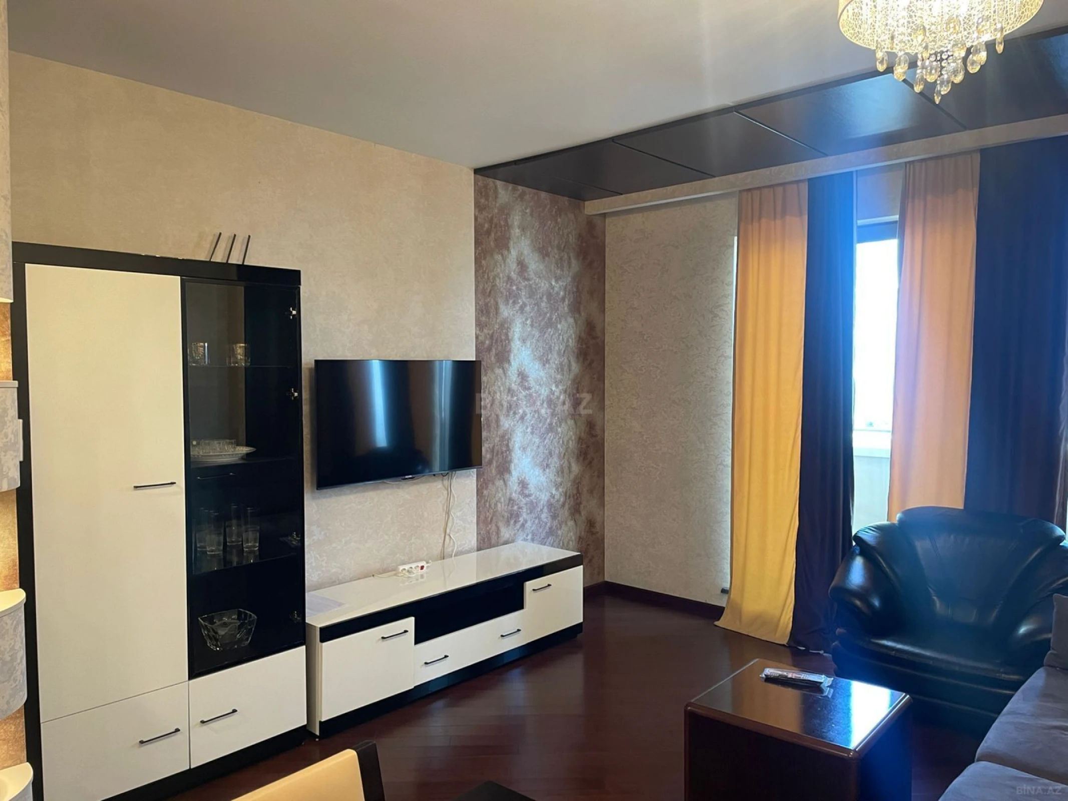 Kirayə verilir 2 otaqlı mənzil 90 m²