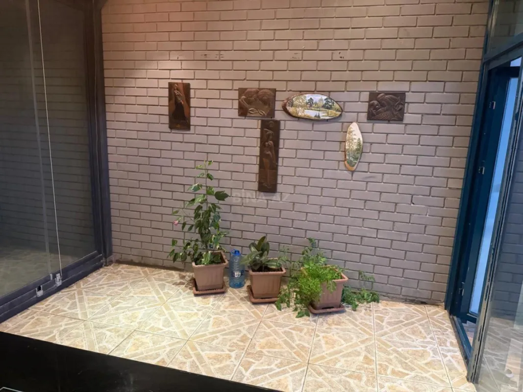 Satılır 3 otaqlı mənzil 168 m²