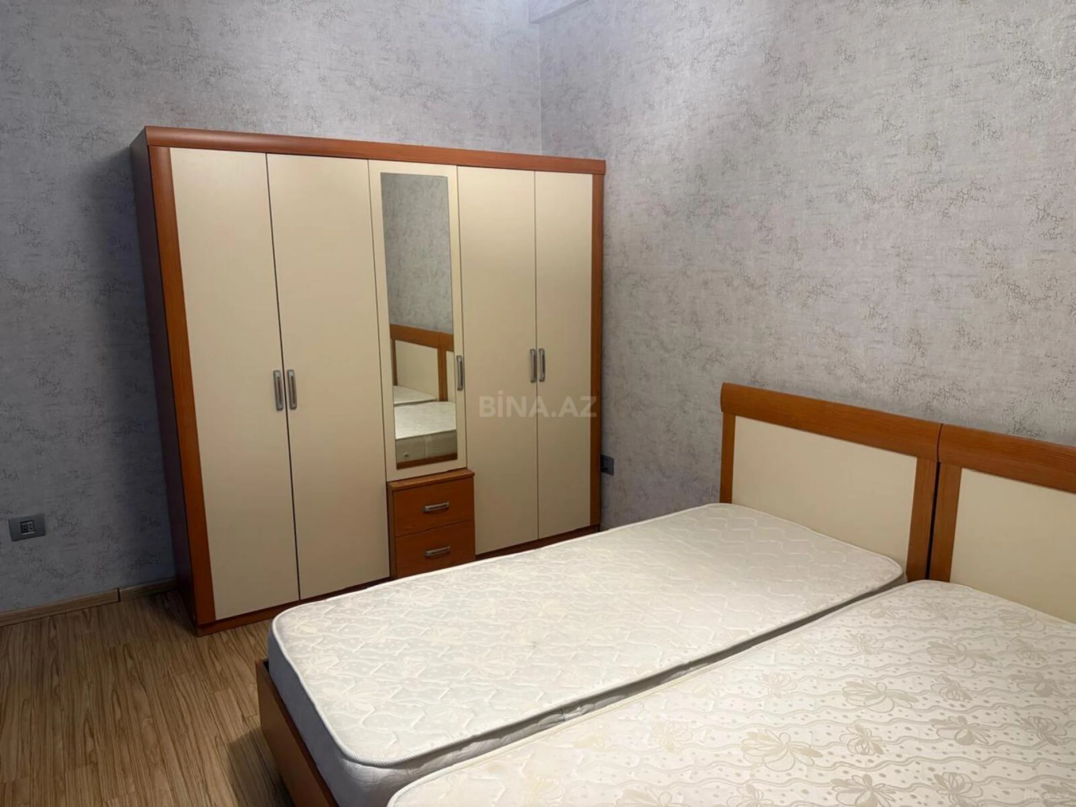 Satılır 3 otaqlı mənzil 168 m²