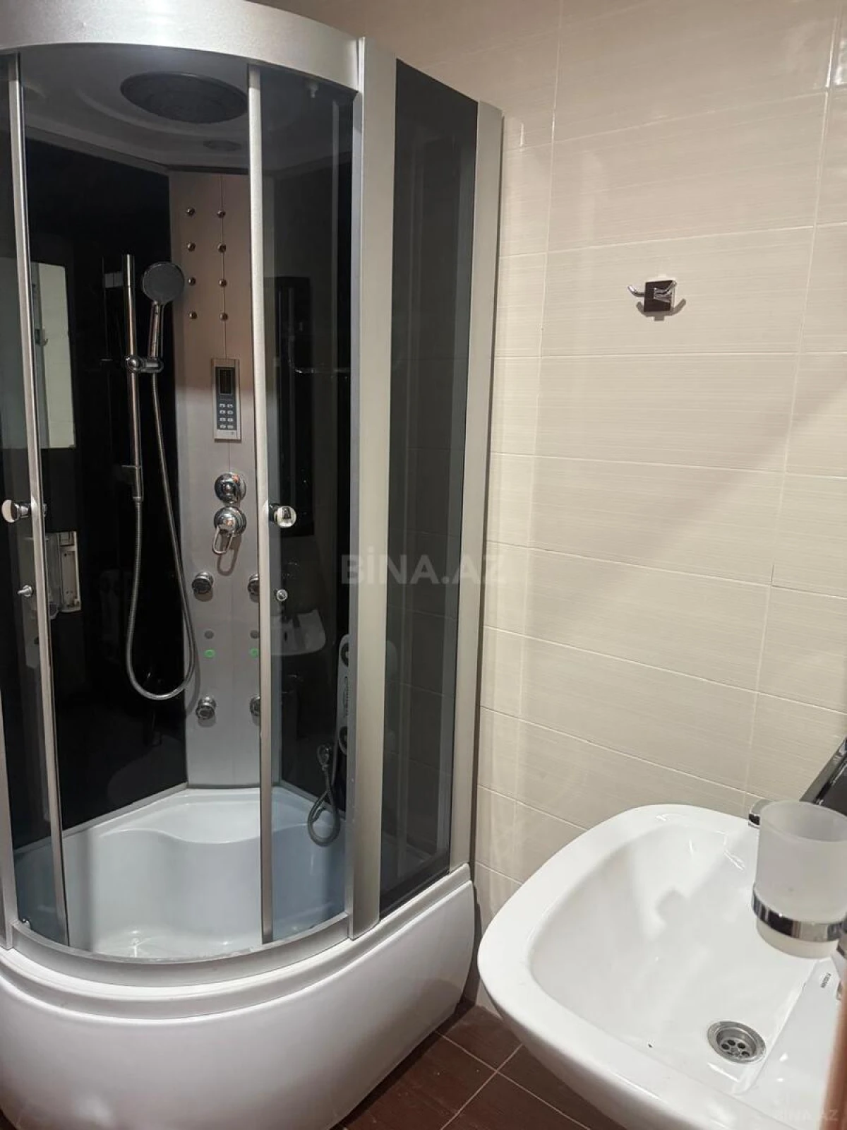 Satılır 3 otaqlı mənzil 168 m²