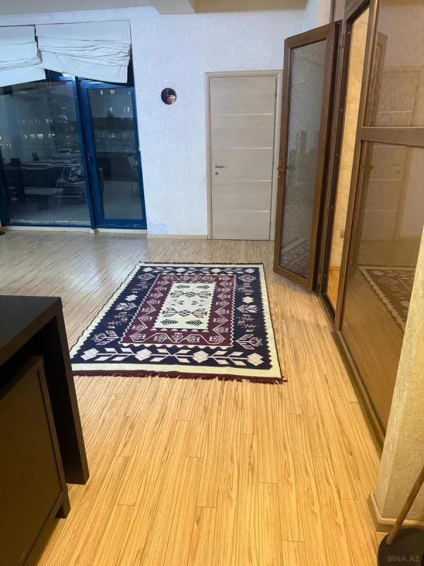 Satılır 3 otaqlı mənzil 168 m²