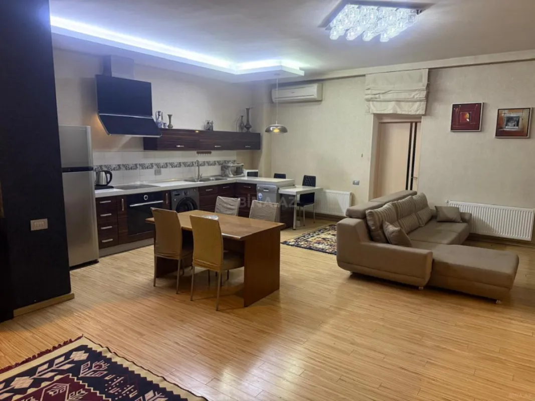 Satılır 3 otaqlı mənzil 168 m²