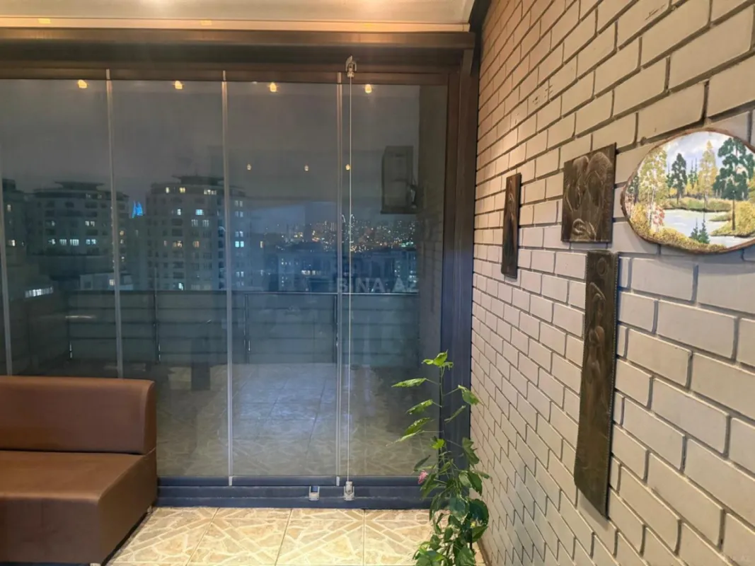 Satılır 3 otaqlı mənzil 168 m²