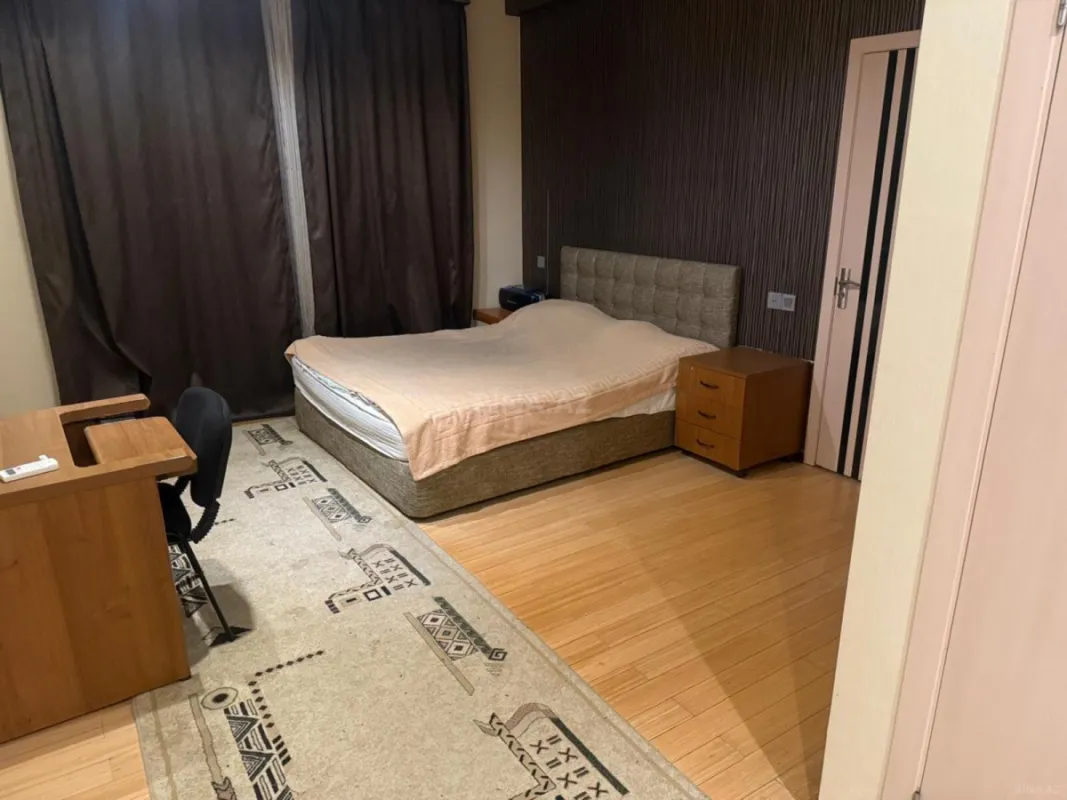 Satılır 3 otaqlı mənzil 168 m²