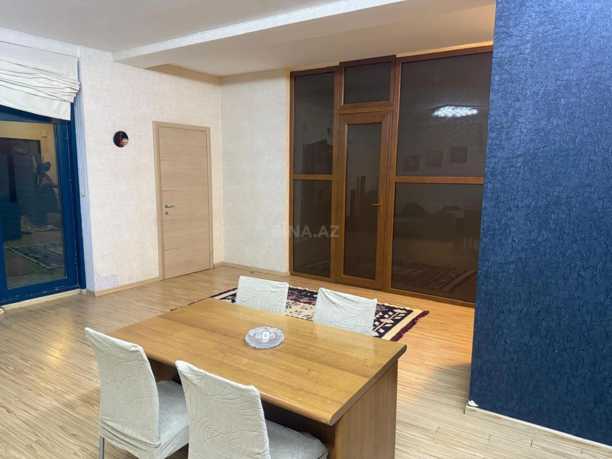 Satılır 3 otaqlı mənzil 168 m²