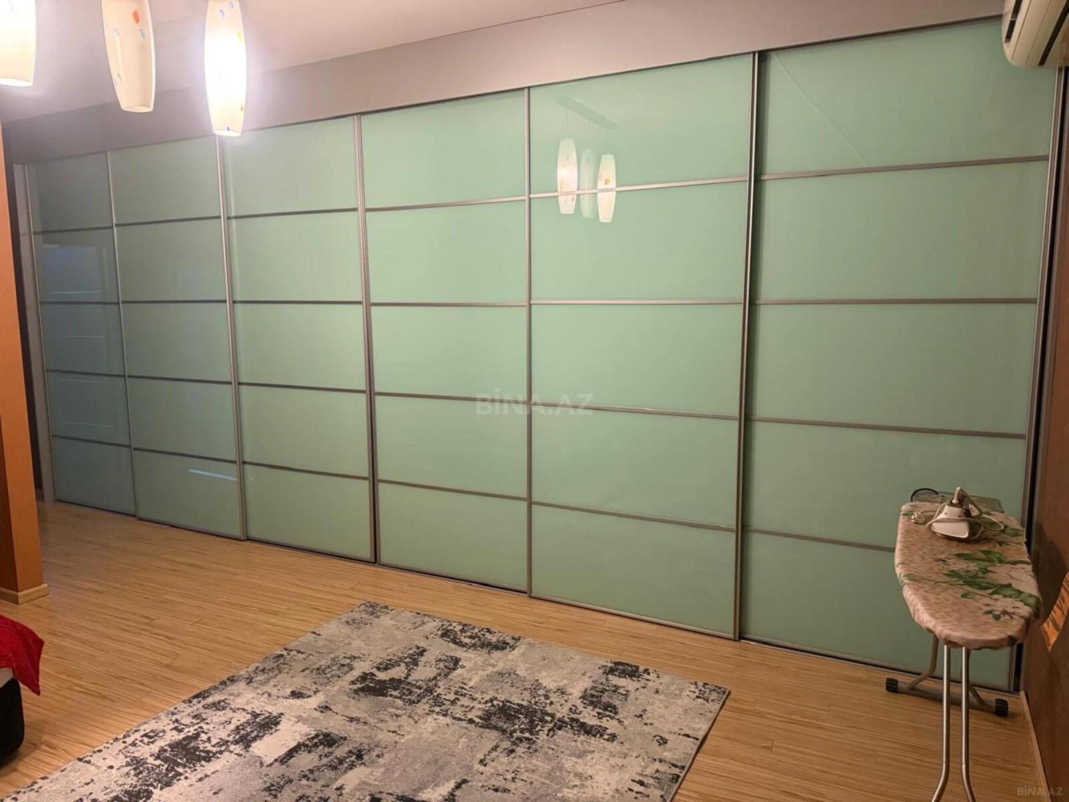 Satılır 3 otaqlı mənzil 168 m²