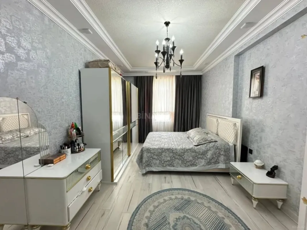Satılır 2 otaqlı mənzil 96 m²