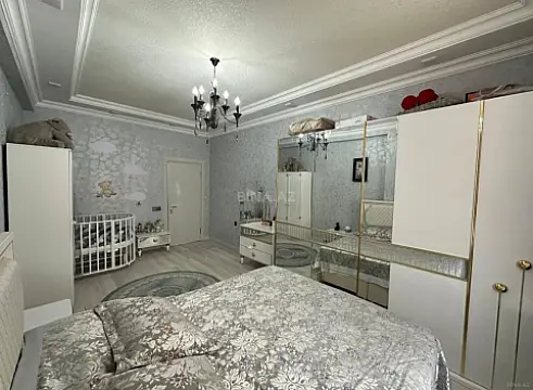 Satılır 2 otaqlı mənzil 96 m²