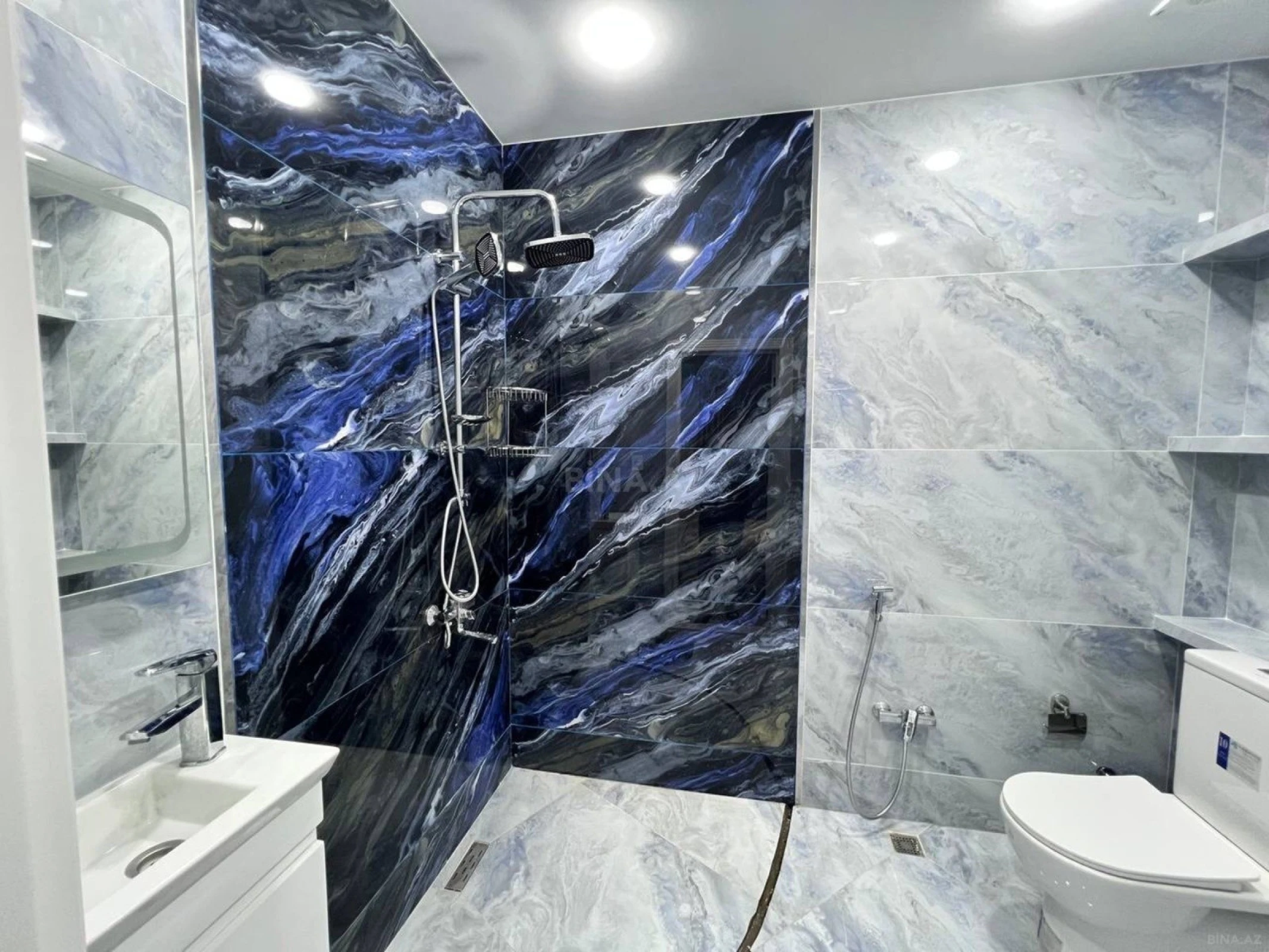 Kirayə verilir 3 otaqlı mənzil 140 m²