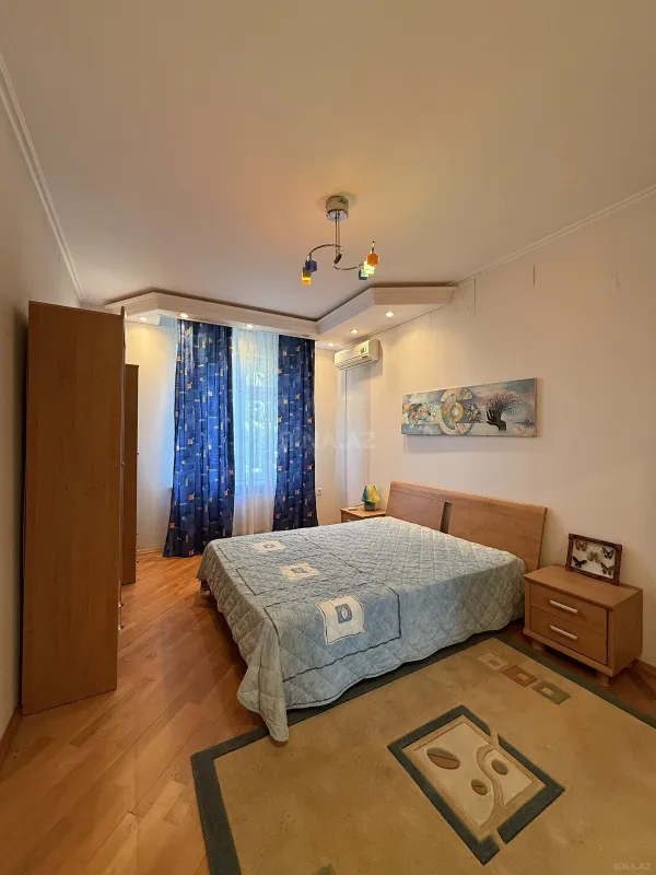 Satılır 5 otaqlı həyət evi 363 m²