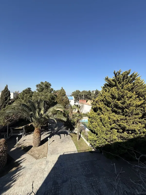 Satılır 5 otaqlı həyət evi 363 m²