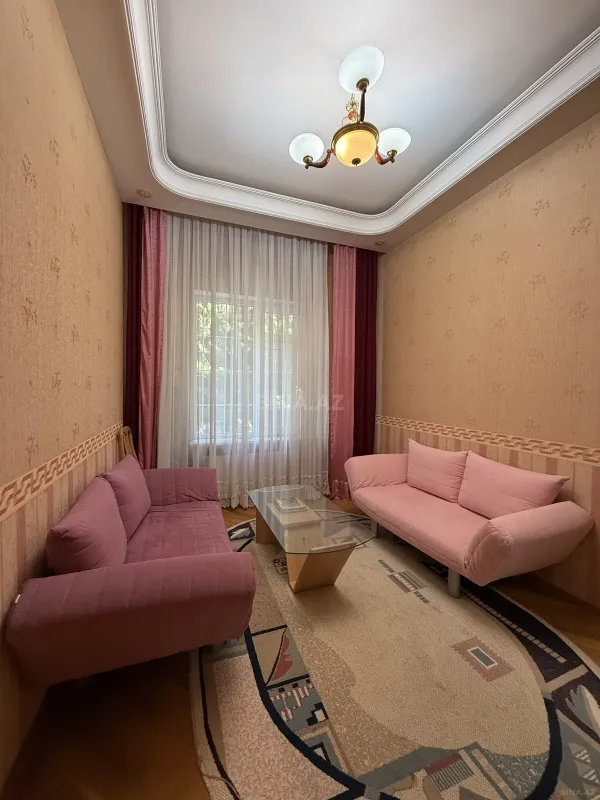 Satılır 5 otaqlı həyət evi 363 m²