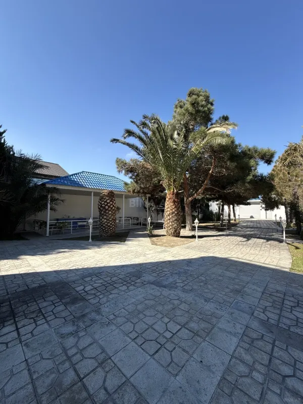 Satılır 5 otaqlı həyət evi 363 m²