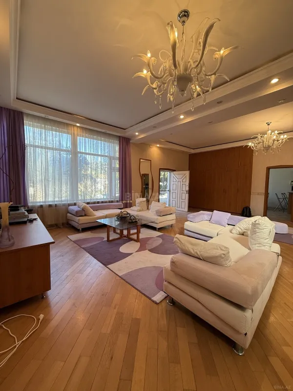 Satılır 5 otaqlı həyət evi 363 m²