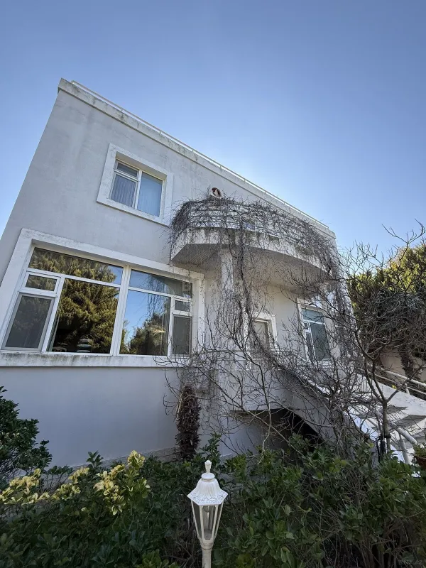 Satılır 5 otaqlı həyət evi 363 m²