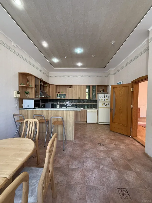 Satılır 5 otaqlı həyət evi 363 m²