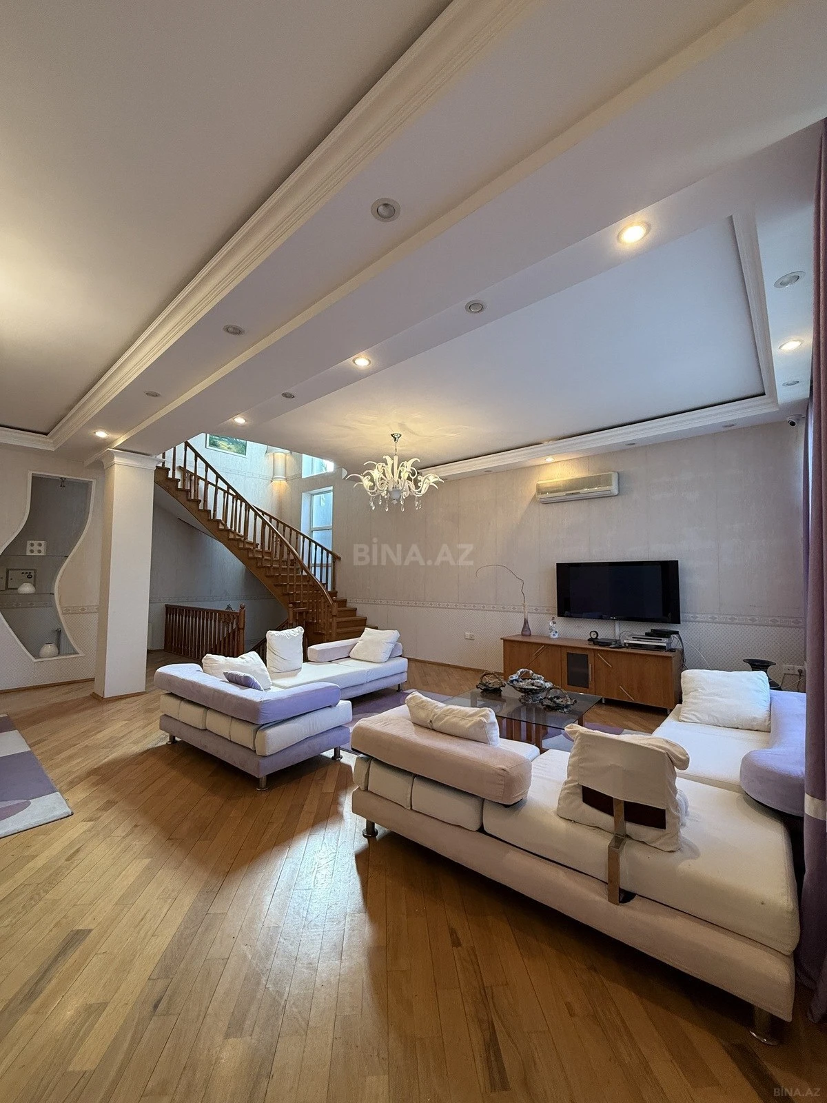 Satılır 5 otaqlı həyət evi 363 m²